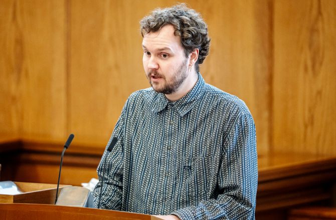 International -Nye divisions-navne forarger politikere: Pinligt og tragisk