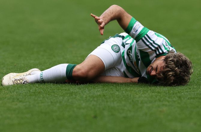 Premiership -Stor Celtic-profil ramt af alvorlig knæskade