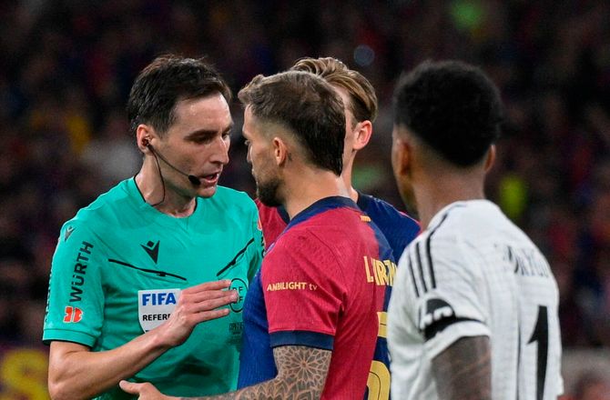 Copa del Rey -Barca-stopper forsvarer dommer: Uværdigt af Real Madrid