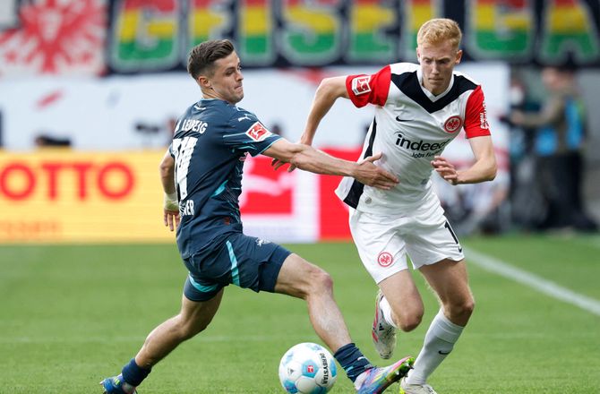Bundesliga -Frankfurt: Hugo Larsson ramt af lårskade
