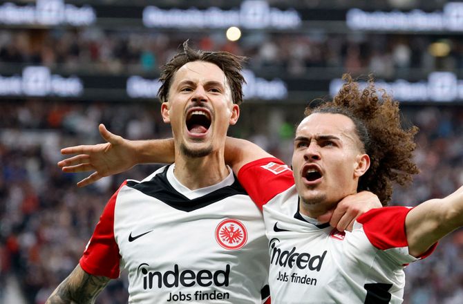 Bundesliga -Flere klubber meldes lune på Robin Koch
