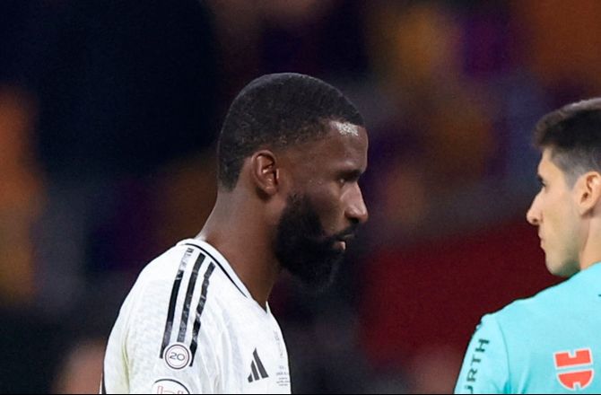 VM for klubhold -Alonso: FIFA undersøger mulig racisme mod Rüdiger