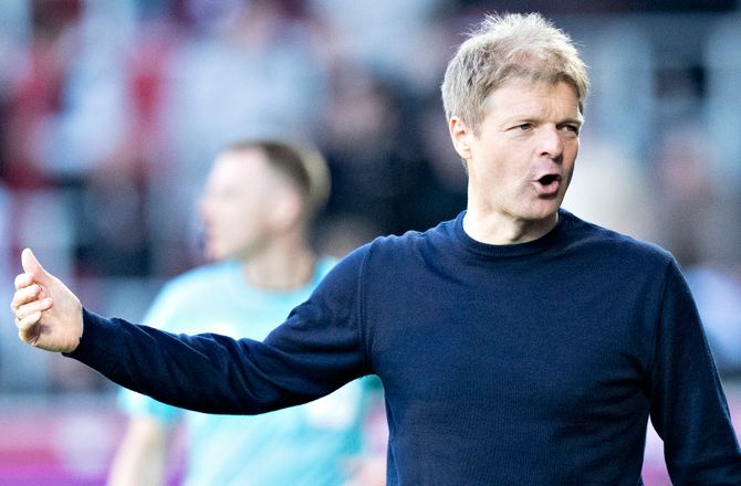 3F Superliga -FCN-boss afviser græs-debat: Vil jeg ikke tale om