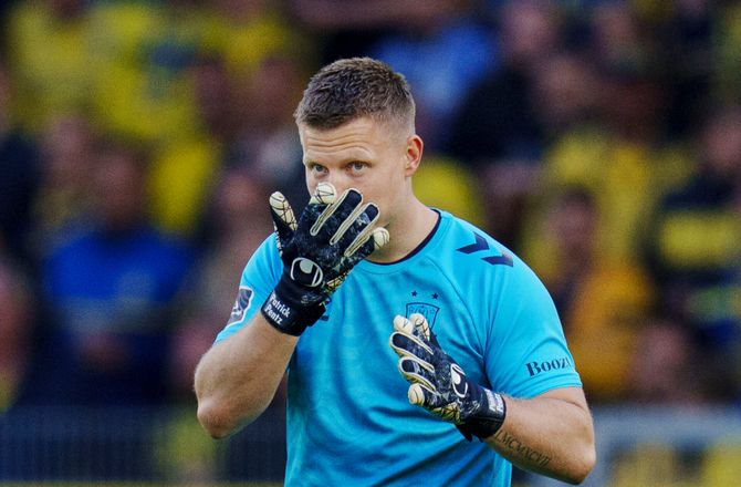 ECL-kval -Pentz hylder Brøndby-stopper: Et fucking massivt træ