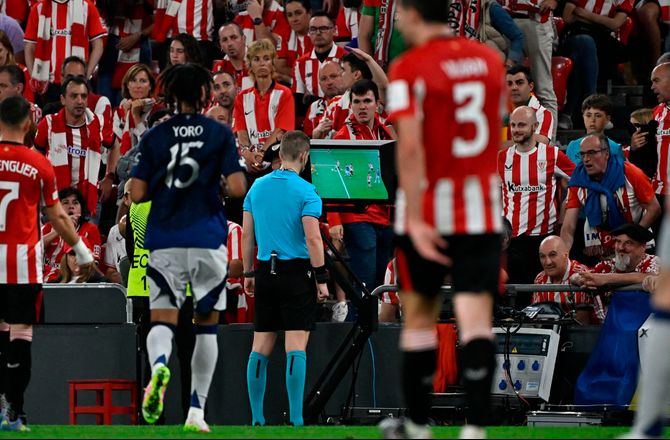 Premiership -Brentford sælger kantspiller til Aberdeen
