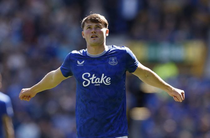 Premier League -Everton sælger skotsk landsholdsback