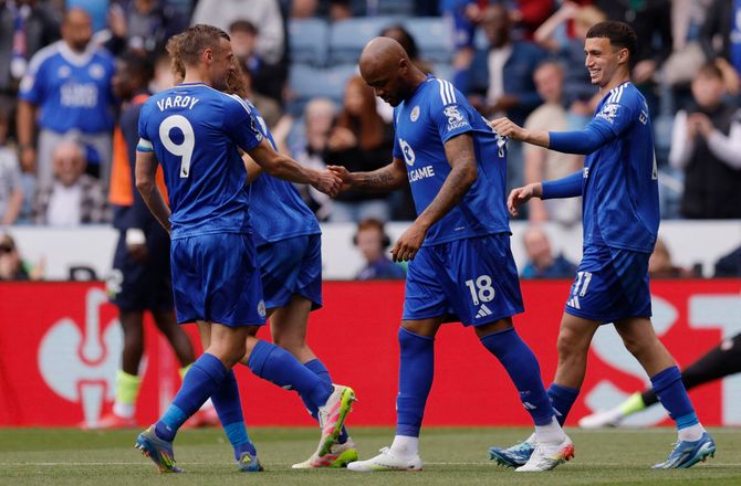 Premier League -Vardy og Ayew sænkede Saints