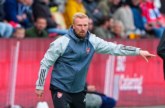 3F Superliga -Kielstrup takker ja til assistentrolle i Vejle