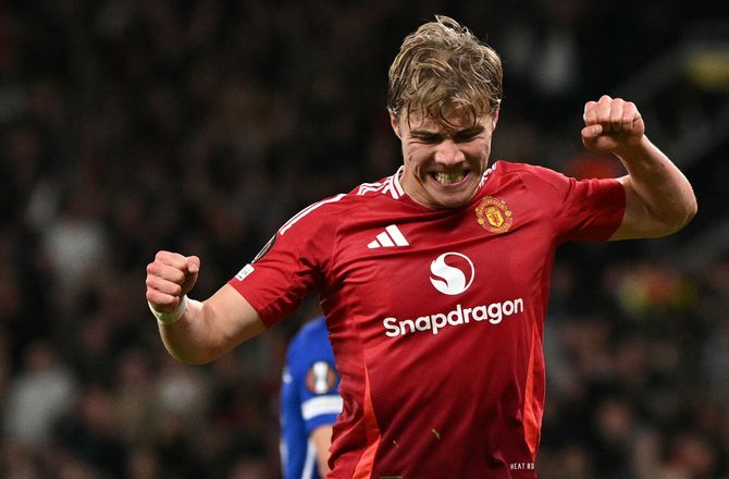Premier League -Saha støtter Højlund: Holdkammerater har gjort det svært