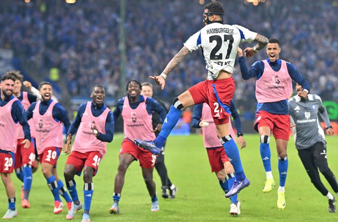 2. Bundesliga -Forbandelsen brudt: HSV er tilbage i Bundesligaen