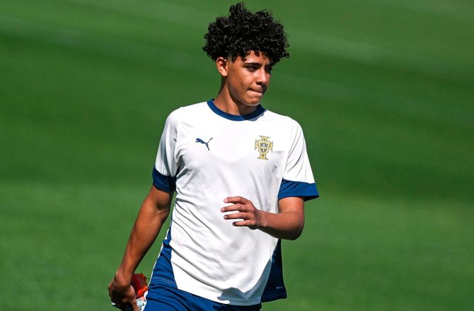Portugal -Ronaldo Jr. efterligner sin far efter første landskampsmål