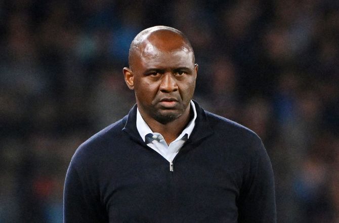 FIFA VM -Senegal menes at overveje Patrick Vieira