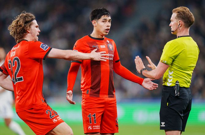 3F Superliga -Mads Bech afviser snyd ved indkast: Dommeren sagde det