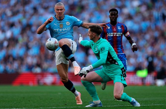 FA Cup -Bedøm selv: Skulle Palace-keeper have set rødt her?