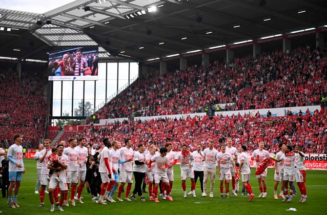 Bundesliga -Bo Henriksen i Europa: Nu går vi amok og fester