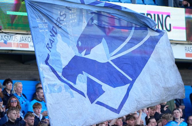 3F Superliga -Randers straffet for kast af ølkrus