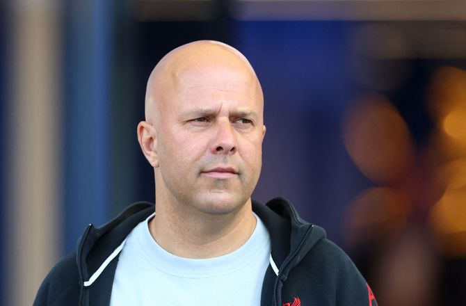 Premier League -Arne Slot bekræfter: Nunez er på vej videre