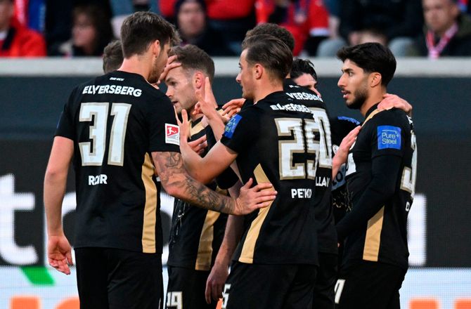 Tyskland 2. Bundesliga -Elversberg tæskede oprykningskonkurrenter - Hannover snublede