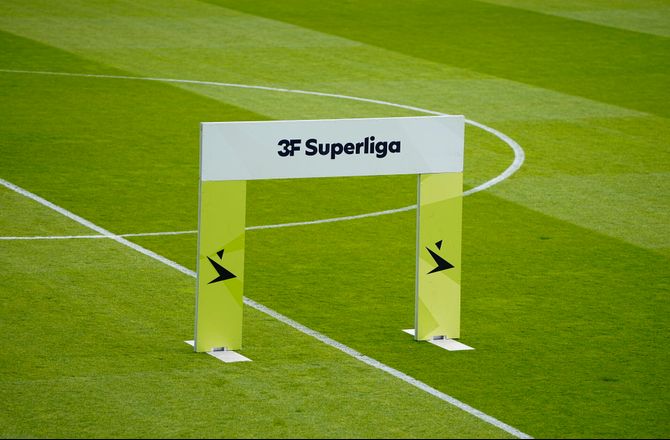 3F Superliga -Tidl. Superliga-stjerne tilstår: Delte seksuelt materiale med mindreårige