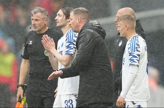 3F Superliga -Superliga-koryfæ har vinket sin sidste offside