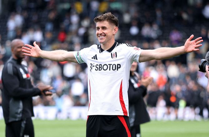 Premier League -Fulham forlænger med kaptajn-Cairney