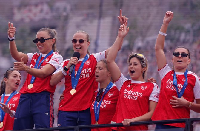 WSL -Arsenals kvinder indtager Emirates permanent