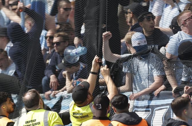 Svenska Cupen -Svensk pokalfinale afbrudt igen: Dansker provokerer fans