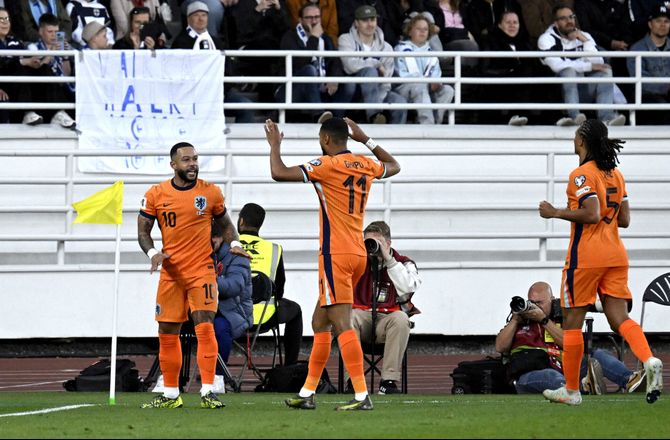 VM kval. UEFA -Efter pasproblemer: Depay ankommet til landsholdslejr