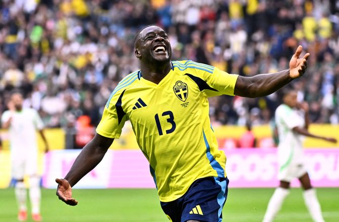 Venskabskampe -Trods hattrick: Sverige tæt på utroligt kollaps
