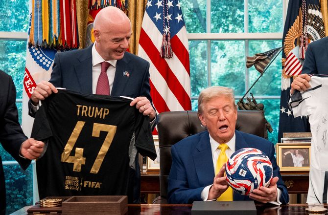 VM for klubhold -FIFA-præsident hylder Trump: Han elsker fodbold 