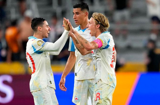 VM for klubhold -Salzburg sejrede efter Bidstrup-dribletur foran 5282 tilskuere