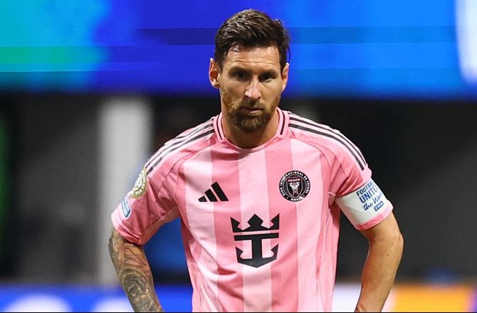 VM for klubhold -Kedeligt gensyn: PSG blæste Messi og co. af banen