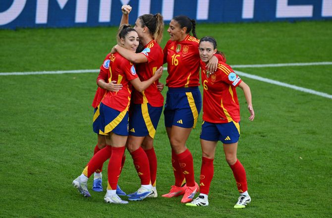 EM 2025 -Spanien bankede Belgien ved EM