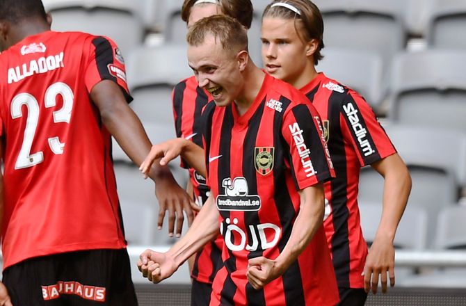 Svenska Cupen -Lind fik debut i pyro-drama
