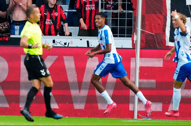 3F Superliga -Av, Lössl: Se FCM-keeper koste tidligt mål