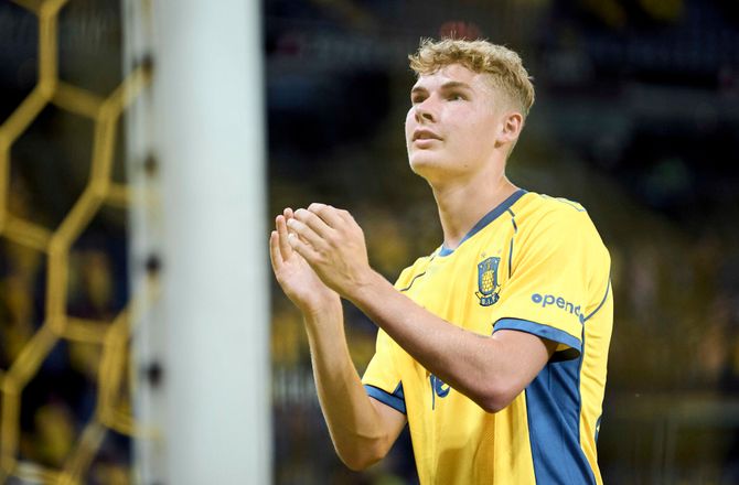 3F Superliga -Brøndby og Vejle enige: Mathias Jensen venter på grønt lys