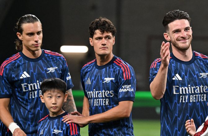 Træningskampe -Saka på pletten i Nørgaards uofficielle Arsenal-debut