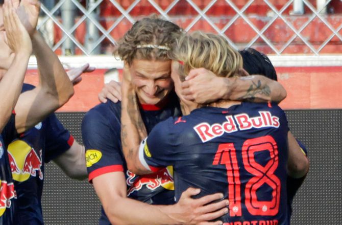Champions League-kvalifikation -RB Salzburg er videre - Kjærgaard med flot frisparksmål
