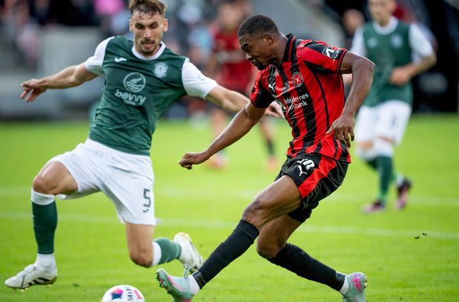 EL-kval -Hibs-stopper bøjer sig for flotte FCM-mål: Ikke meget vi kan gøre 