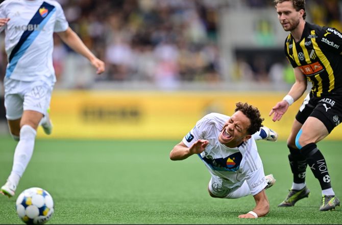 Allsvenskan -Provokeret af Mikael Anderson: Han kaster sig fire meter