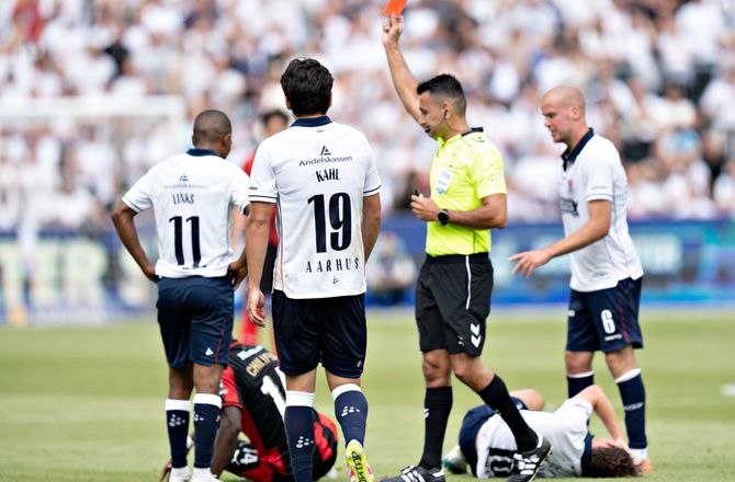 3F Superliga -Putros forklarer: Chilufya udsatte Arnstad for fare