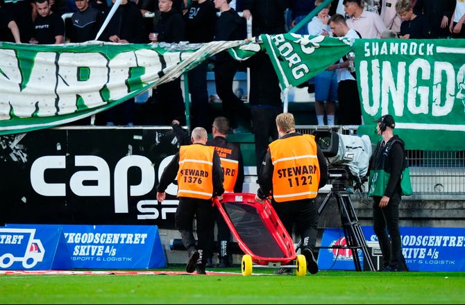 3F Superliga -Viborg-fan ved bevidsthed efter fald på tribune