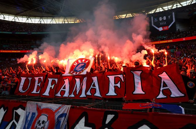 Premier League -Palace-fans tordner på Wembley: UEFA MAFIA
