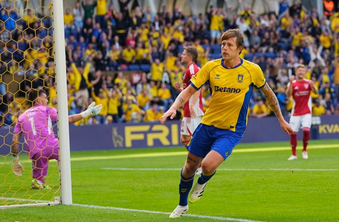 3F Superliga -Vallys' jubelscene: Spurgte om lov - fik aldrig svar