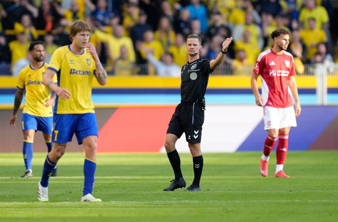 3F Superliga -Dommer hastede til Brøndby: Adrenalinen sparker ind