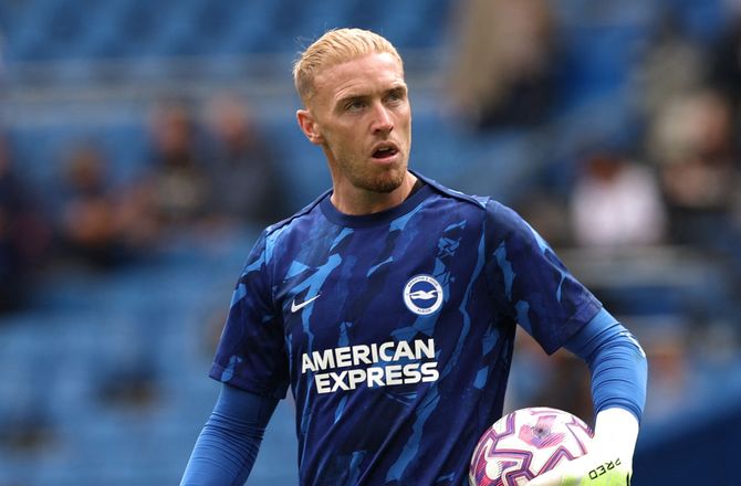Premier League -Brighton giver et år mere til engelsk keeper