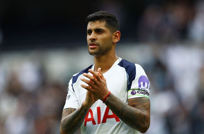 Premier League -Tottenham-anfører skadet under opvarmning