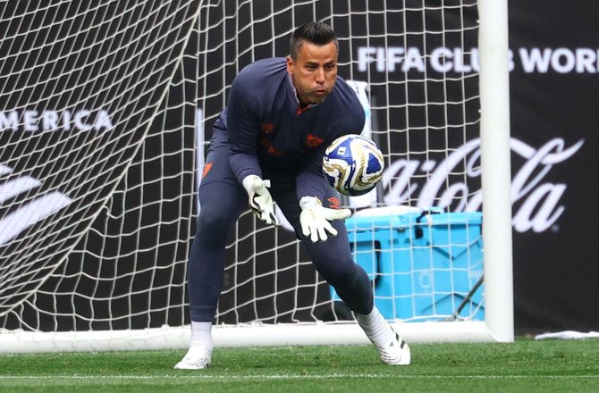 Serie A -Fluminense forlænger med 45-årig keeper