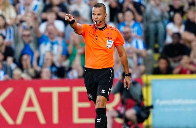 3F Superliga -Morten Krogh dømmer jysk topbrag