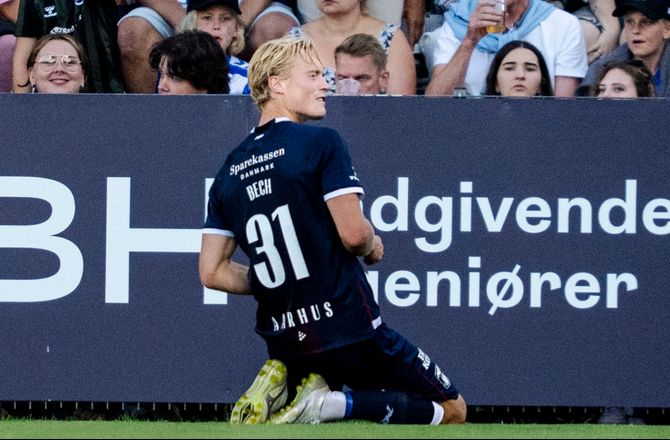 3F Superliga -Tullberg lukker i: Ikke brug for at snakke om AGF-spillere